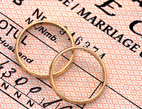 Relikte der Trennung: Hochzeitsringe und ein Ehevertrag