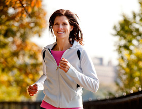 Sportliche Frau beim Joggen